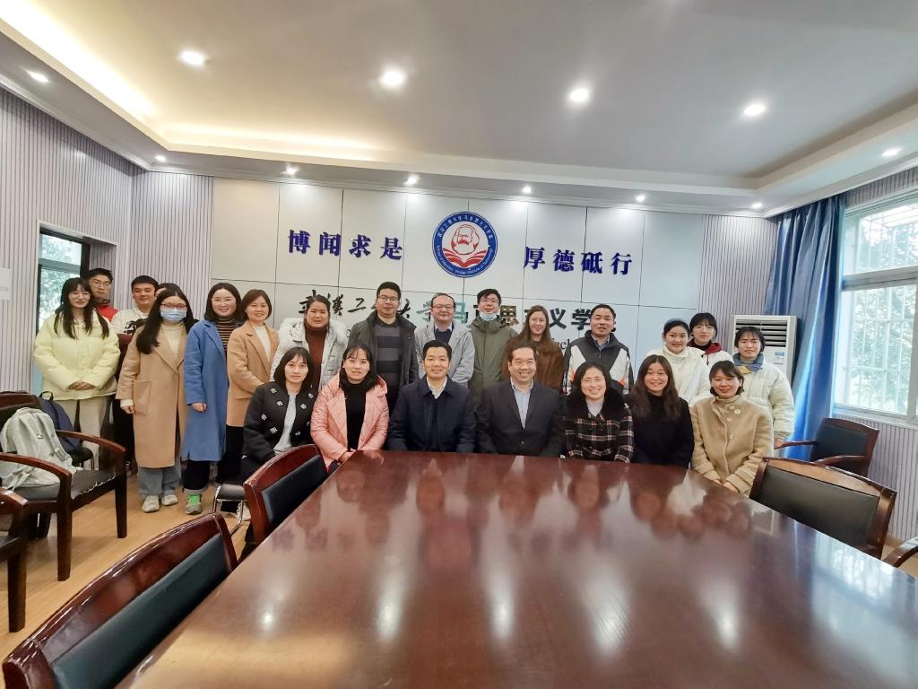 贺东航教授与学院师生合影
